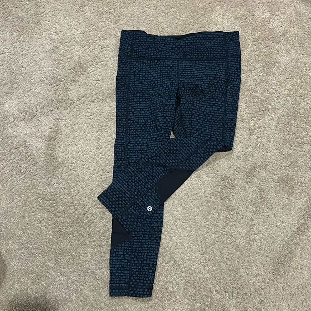 Lululemon legging. Blue and black print.